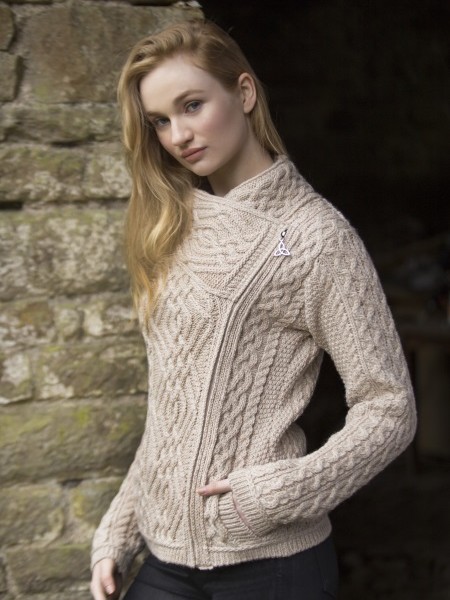 #nivoslider-hCTr1-73-caption-2 veste en laine irlandaise beige